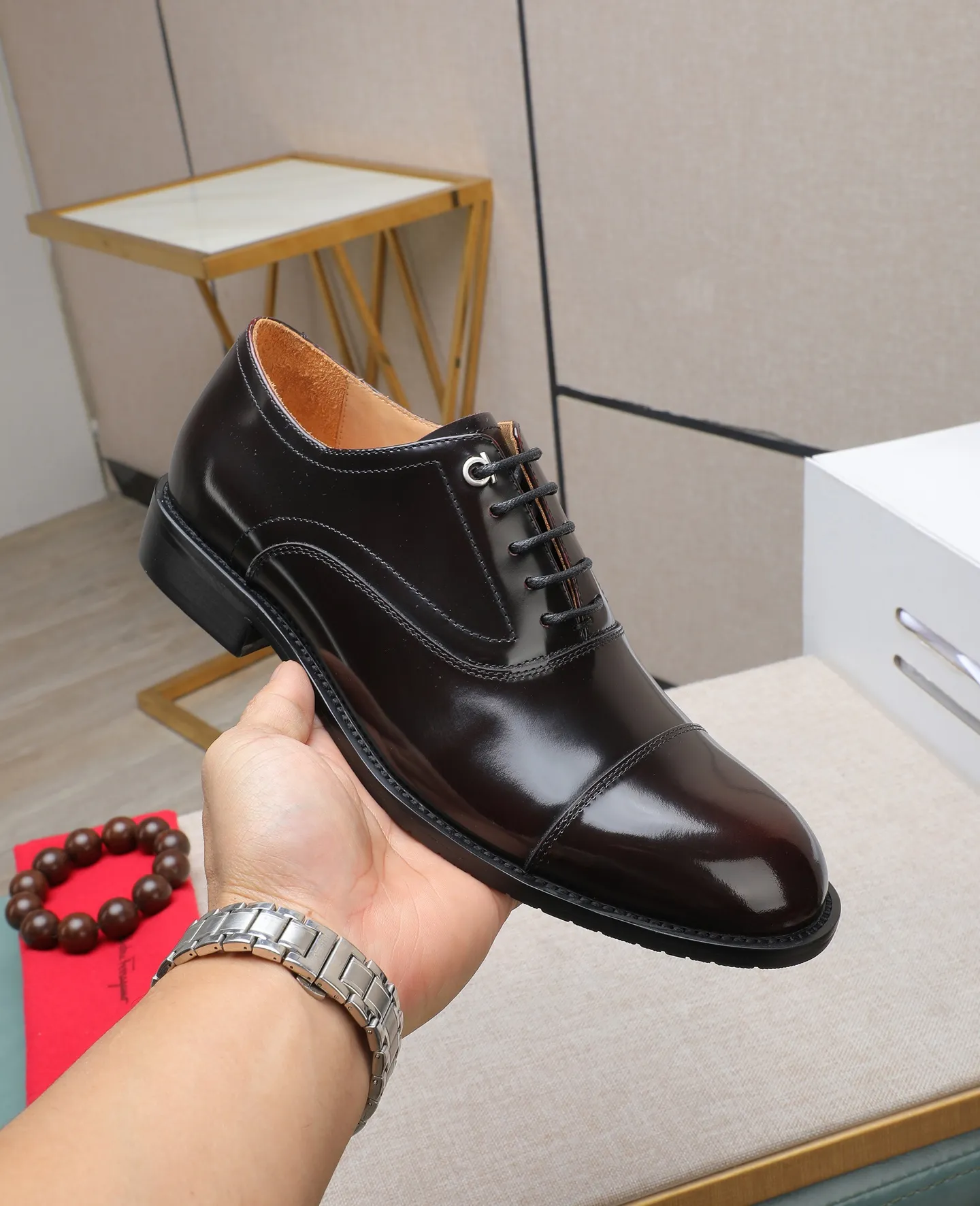 Men's shoes 💰540📛📛 (water-dyed cow lining) Salvatore Ferragamo high-end (Salvatore Ferragamo) is the world's top luxury footwear brand, coming from the fashion kingdom of Italy. It is famous all over the world for its traditional handmade design and novel styles... 🚶🏻🚶🏻New suit shoes are available simultaneously at the counter. This model is made of pure handmade imported Italian calfskin ➕soft water-dyed cowhide lining Original authentic outsole🌀🌀Size: 38➖44 (45 46 customized)